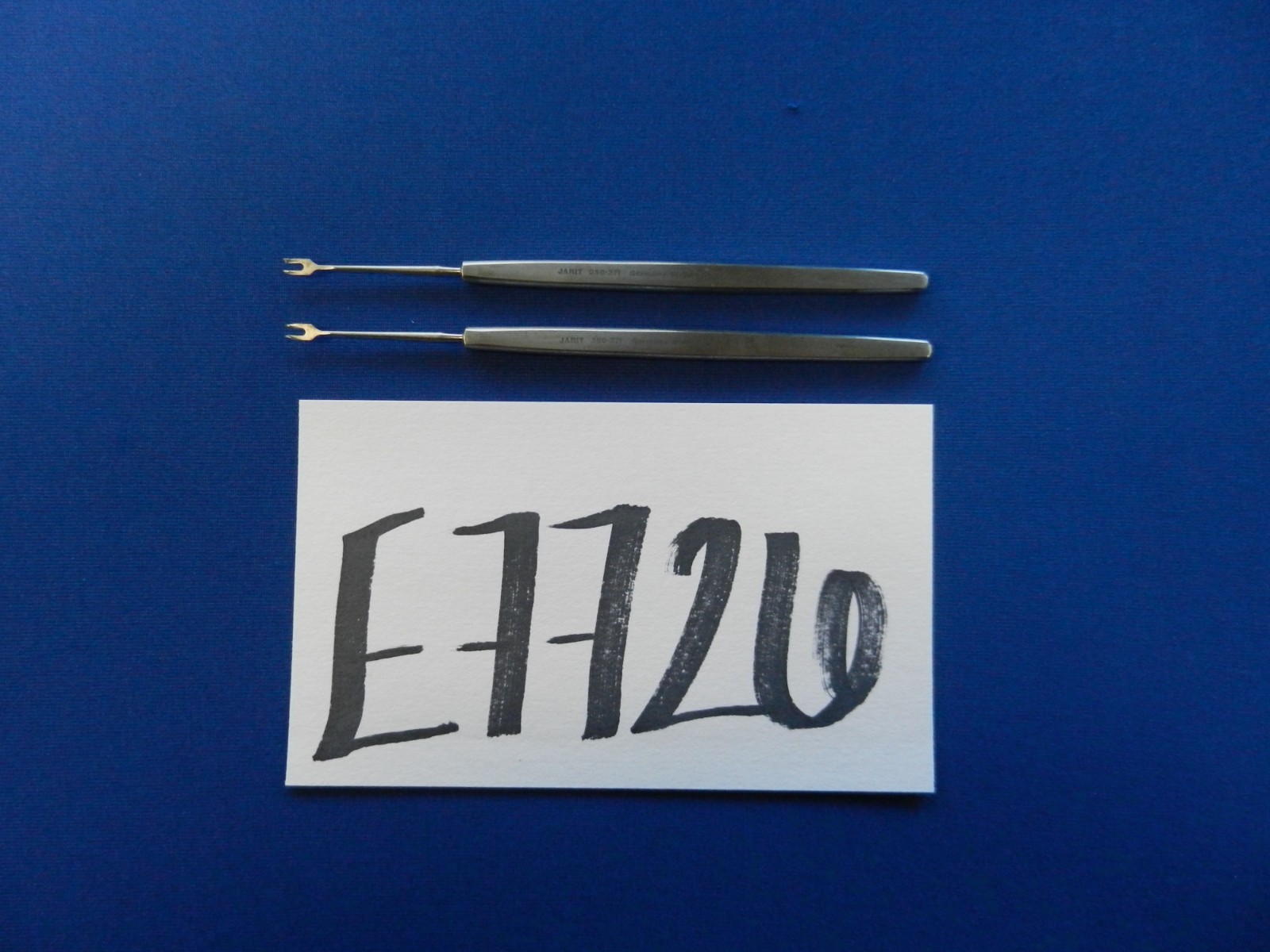 Jarit 350-371 Set of 2 Guthrie Large 2-Sharp Prong Hooks