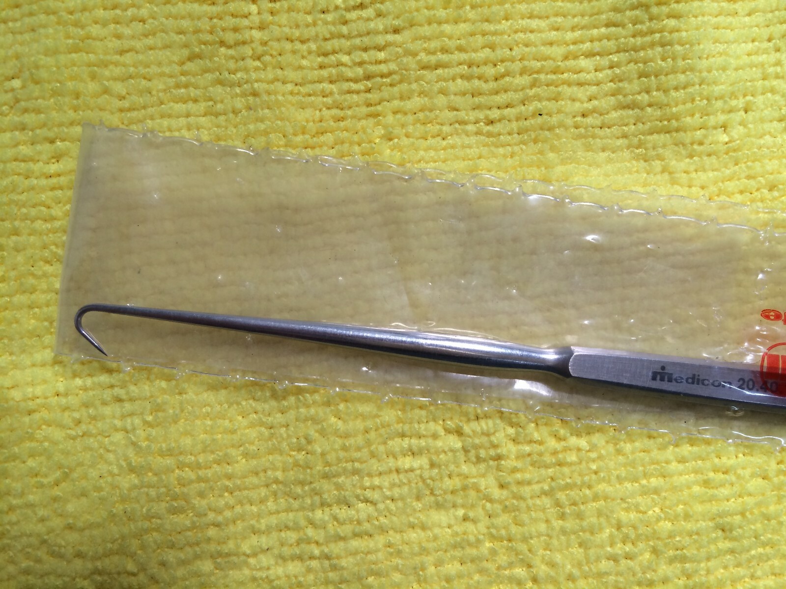 Medicon 20.40.16 Cottle tenaculum hook angled 16cm