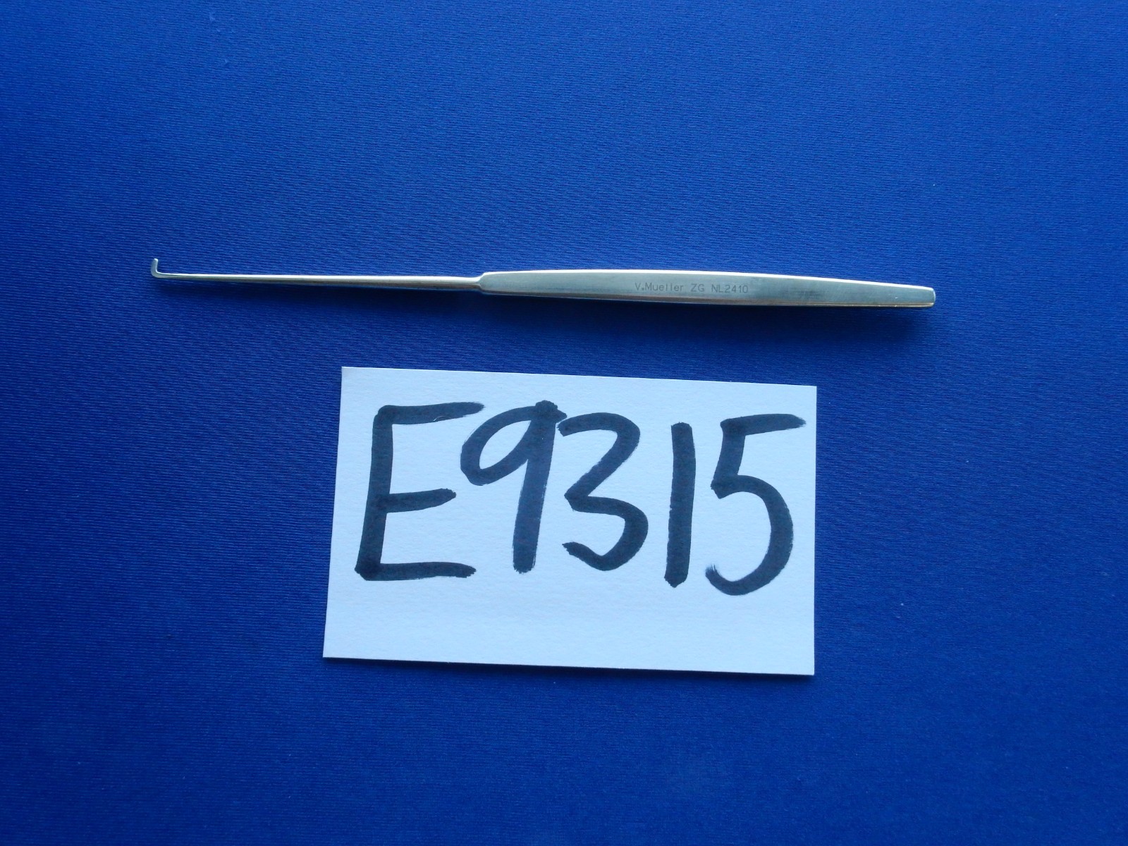 V. Mueller NL2410 Neuro Adson Blunt Hook 8-1/4″