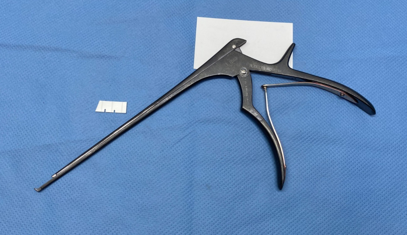 Ruggles RD4821M Kerrison Rongeur, 1mm, 40° Up, Ceramic Coated, Germany
