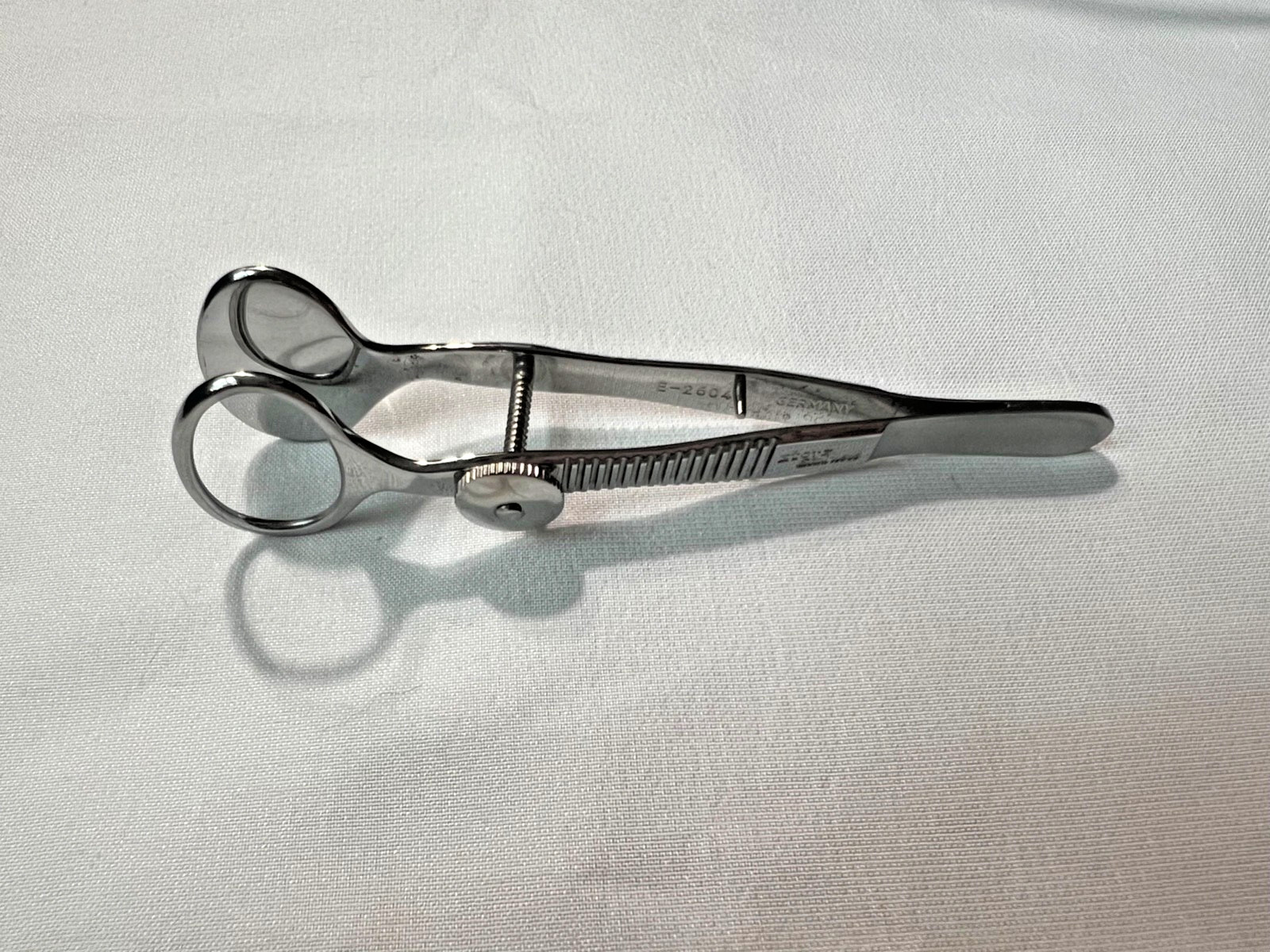 Storz E2604 Demarres Chalazion Forceps 24mm Lower & 12x20mm Upper Plates 3.6″ L