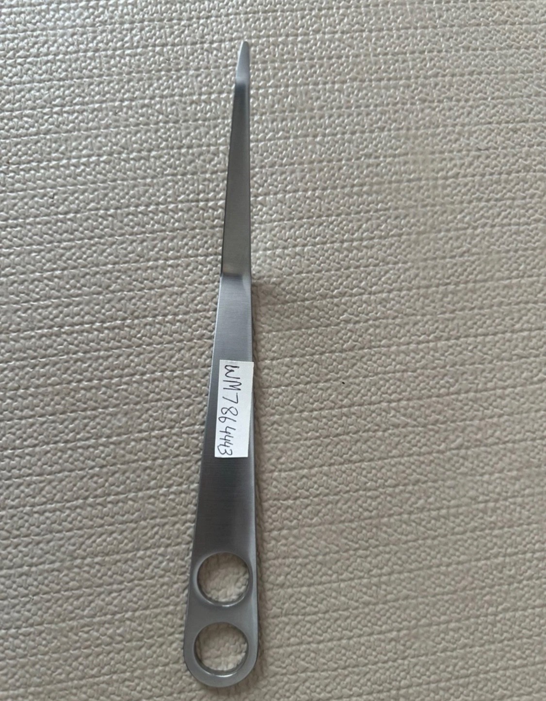 WM7864443–HOHMANN KNEE RETRACTOR MEDIUM 45 ANGLED Overall Length: 9.125″