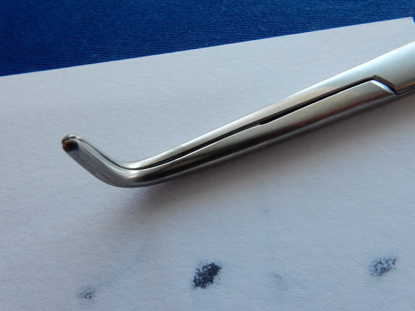 V. Mueller CH1725 Hemostatic Mixter Forceps Angled 90° Cross Serrated Tip 8-1/2″