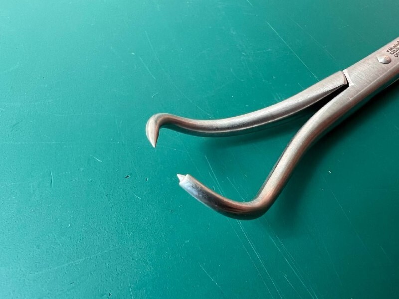 V. Mueller OS911-010 Bone Reduction Forceps Curved 1×1 Sharp Tip Prongs, 8″