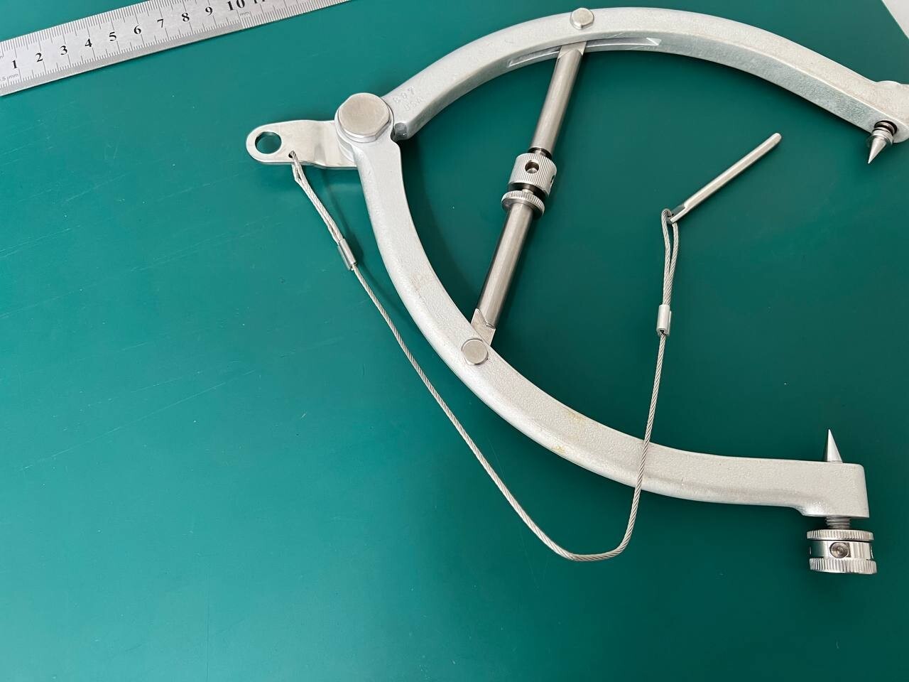 Skull Traction Tongs for Vertebrae Treatment, LARGE