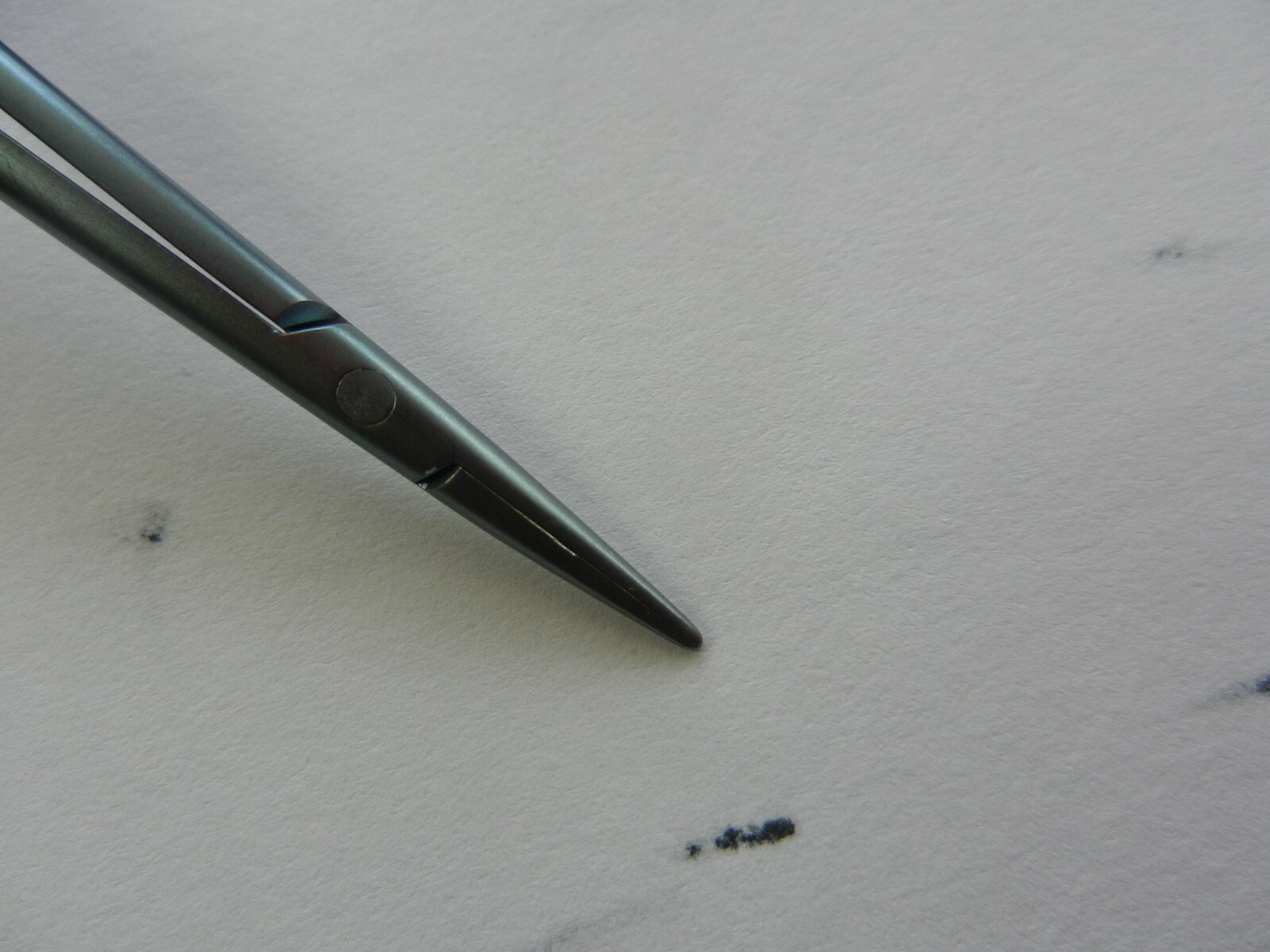 E4567 Codman 80-1868 Jacobson Straight Needle Holder with Catch 21.6cm Length