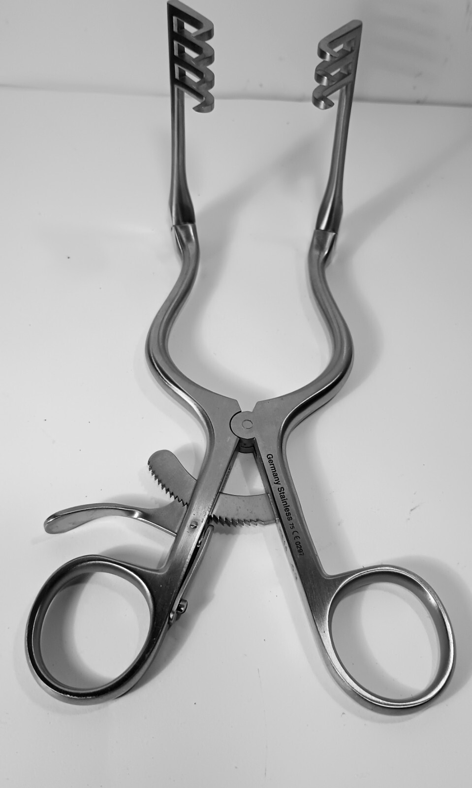 Ruggles RN 2614 Self-Retaining Retractor Hinged Blades Ratchet- Ring Handles