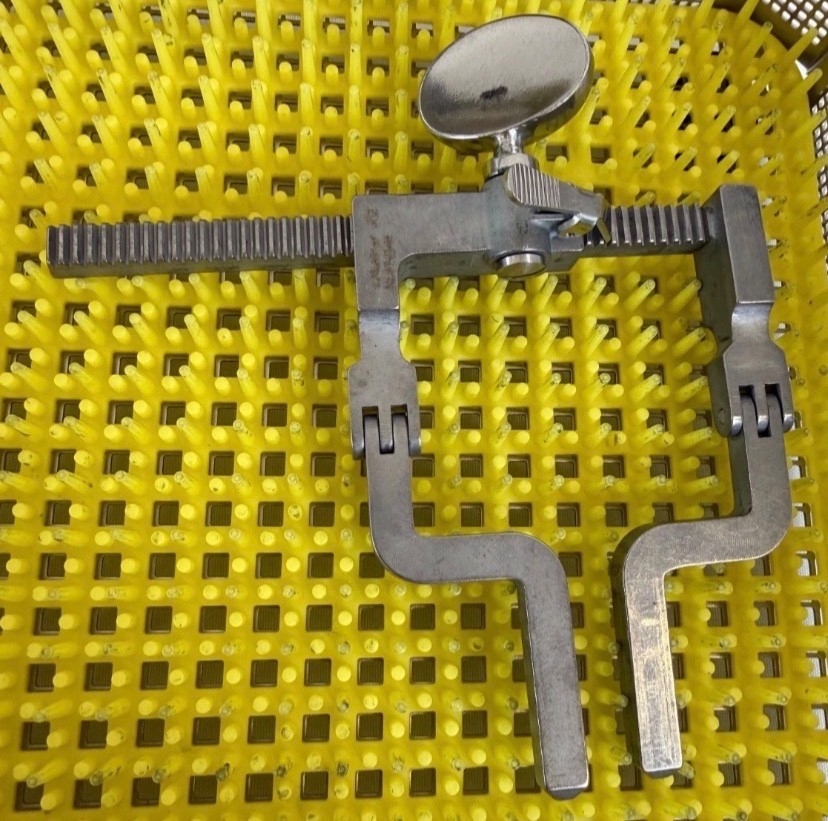24 Piece V. Mueller NL9701-H McCulloch Retractor Set w/ Aesculap Basket Neuro S