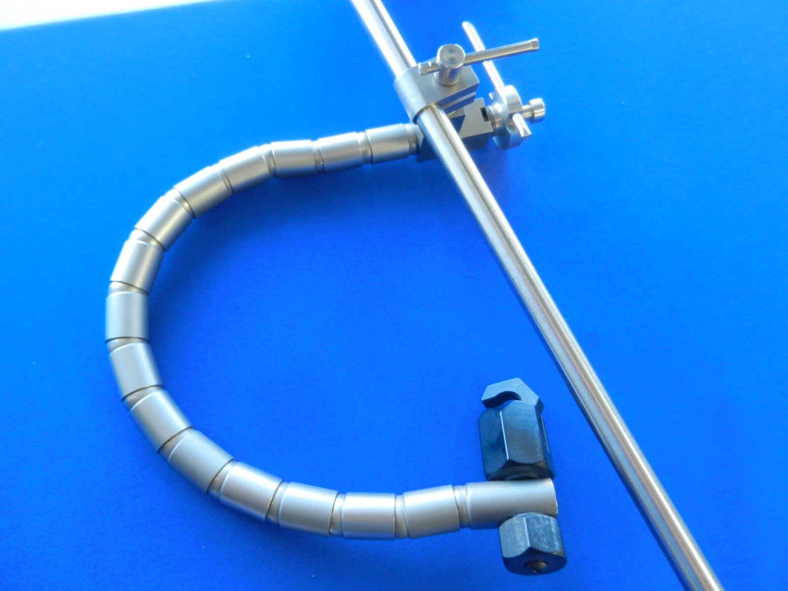 E897 Omni-Tract Flex Arm w/ Table Clamp and Bar