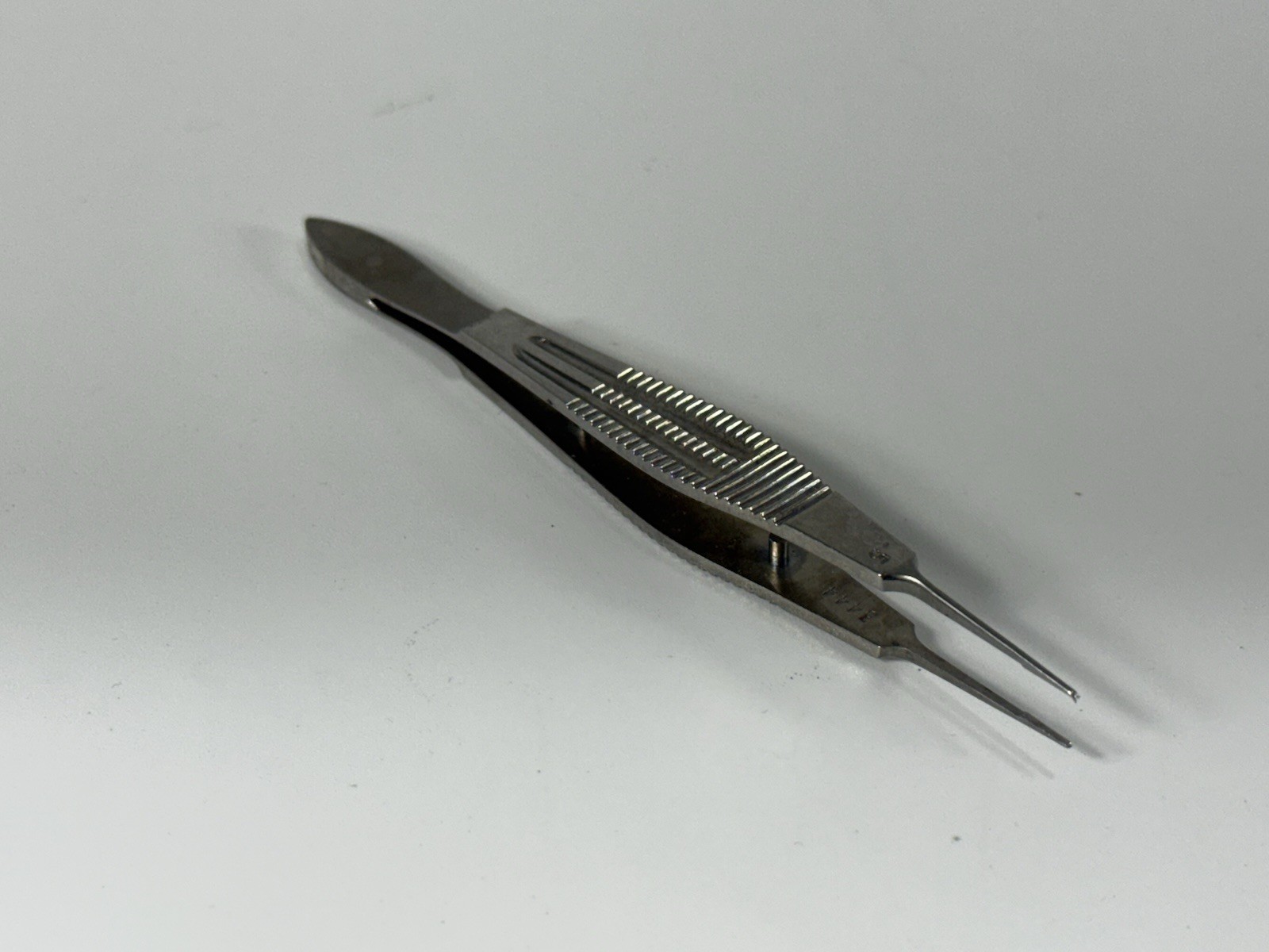 Weck 3444 – Castroviejo Suture Forceps – 4-1/4″ Surgical 0.5mm Teeth
