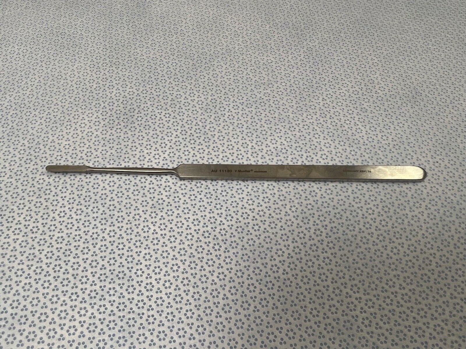 V. Mueller AU11120 Surgical 7 1/8″ Lempert Narrow Elevator, 3.2mm Wide Blade