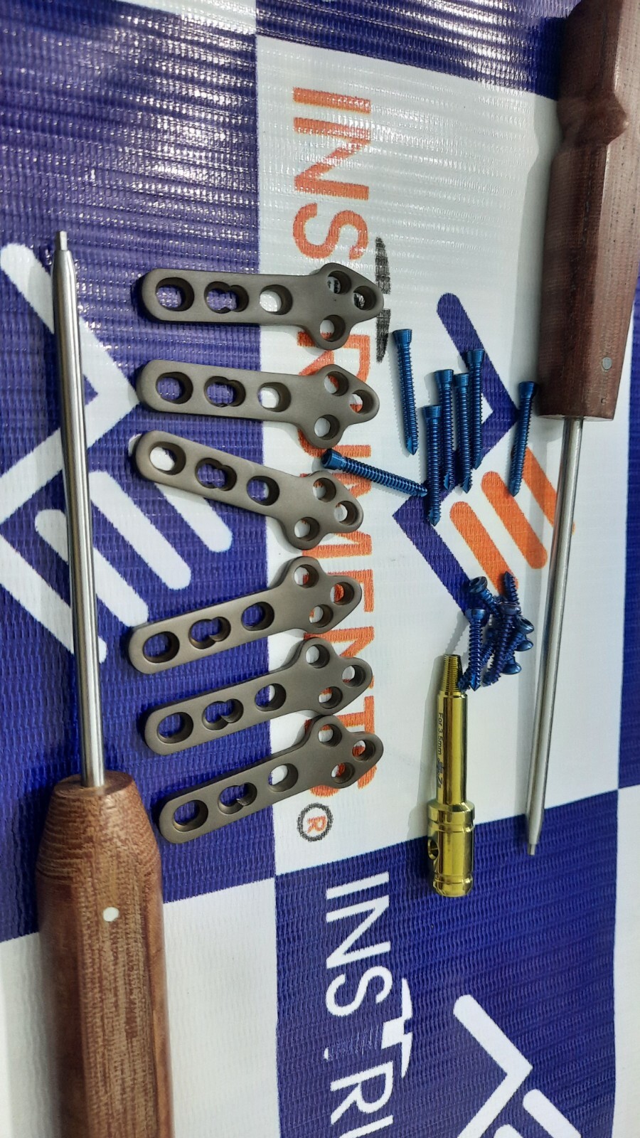 3.5MM TPLO PLATES(64mm Long) LEFT &RIGHT 6 UNITS & SCREWS TITANIUM AO (56 Pcs)