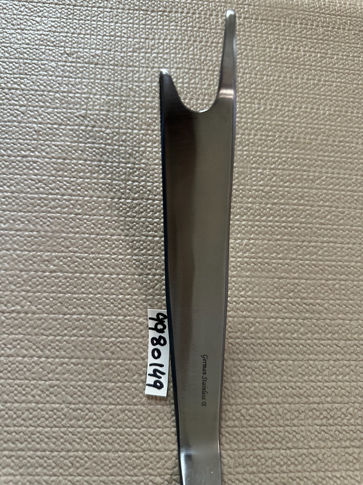 WM9980149—–RIGHT HOHMANN MEDICAL RETRACTOR FOR ( HIP SURGERY)