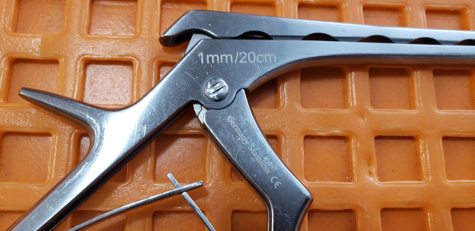 V.Mueller / SBH 240-272-01-CW Orthopedic Kerrison Rongeurs 1mm Up 8″ x40 Degree