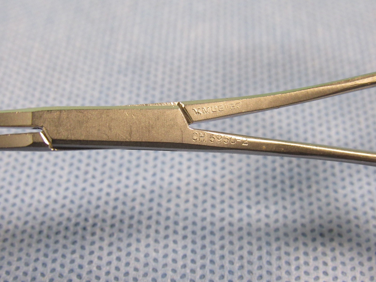 V. Mueller CH6950-002 Cooley X-Small Vascular Clamp Jaw 1-3/4″ Angled Shank 5″