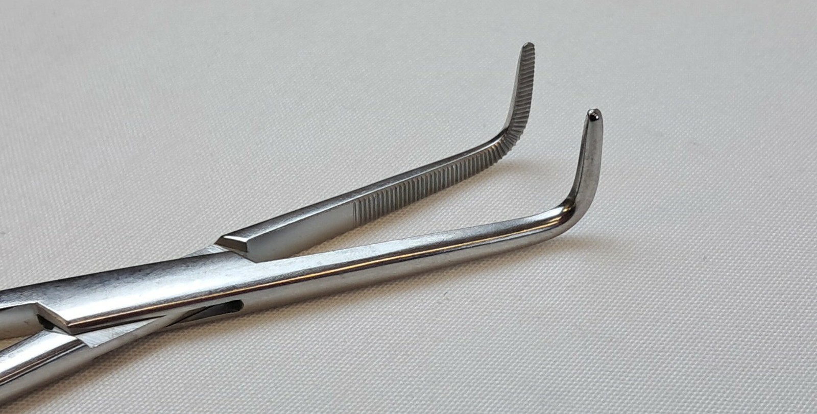 SSI Ultra 54-5004 Kantrowitz Thoracic Long Right Angled Clamp 9-1/2″ Length
