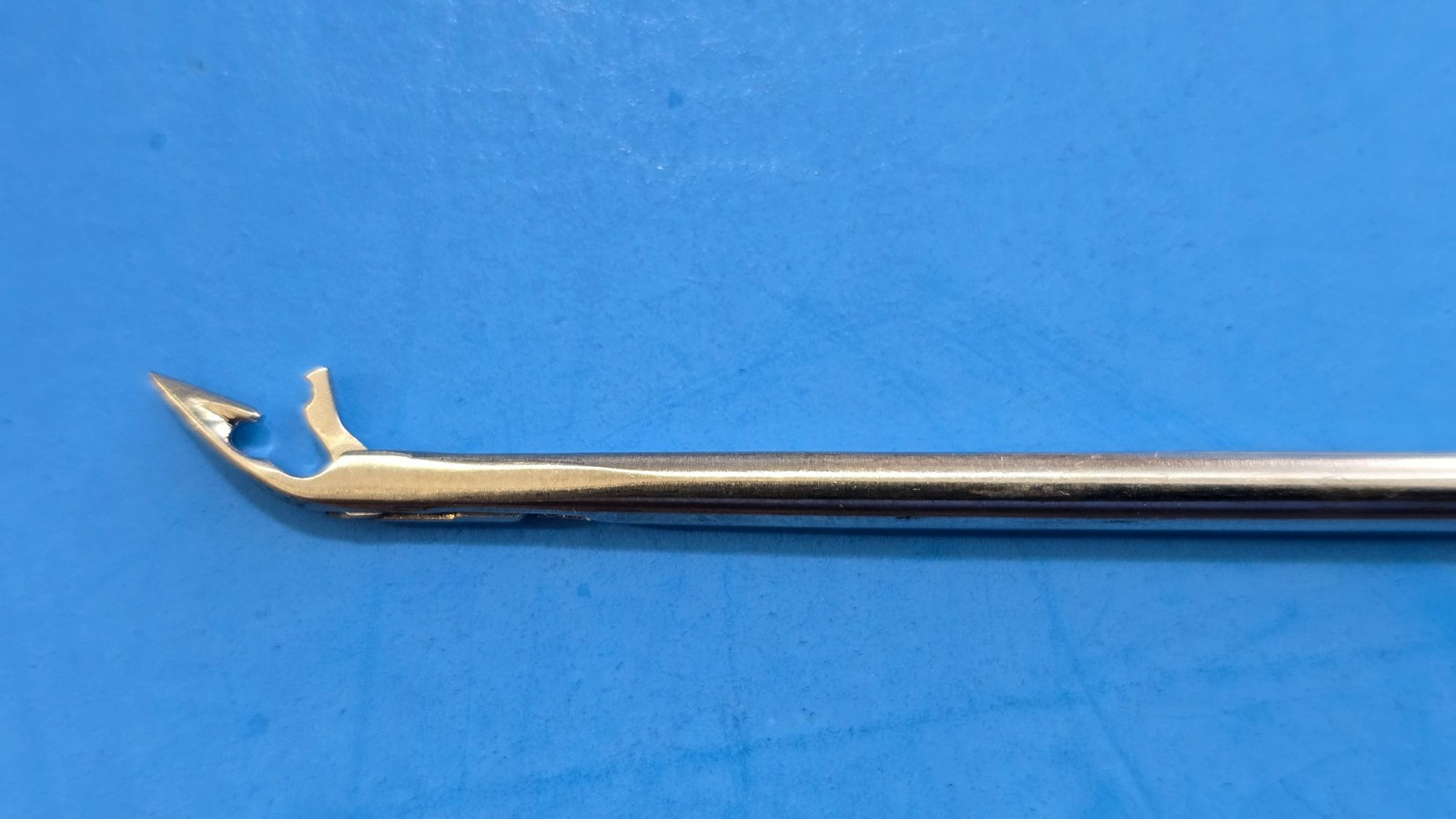 smith&nephew Surgical Suture Passer Left angled Tip.