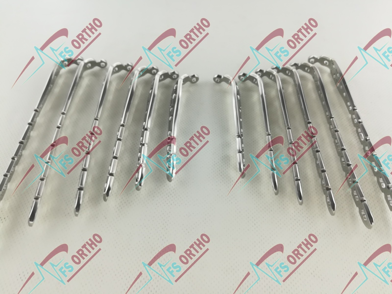 Locking Olecranon Plates (4-8H) L&R & 3.5mm Screws 78 Pcs Orthopedics