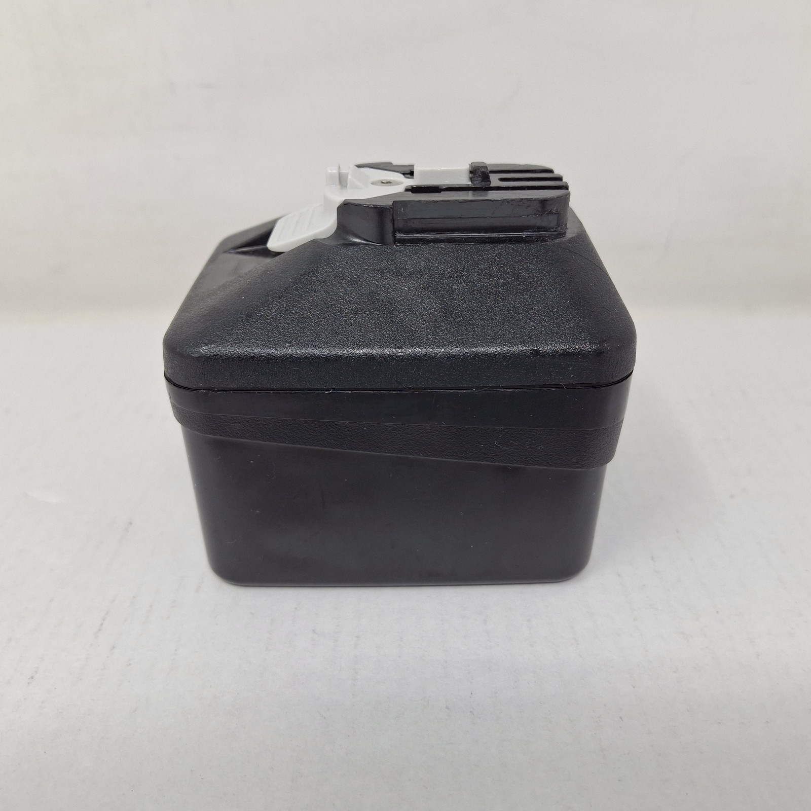 Stryker 8215-000-000 System 8 Large Battery
