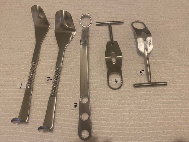 SHOULDER INSTRUEMNT SET WITH 12 PCS AND TRAY.