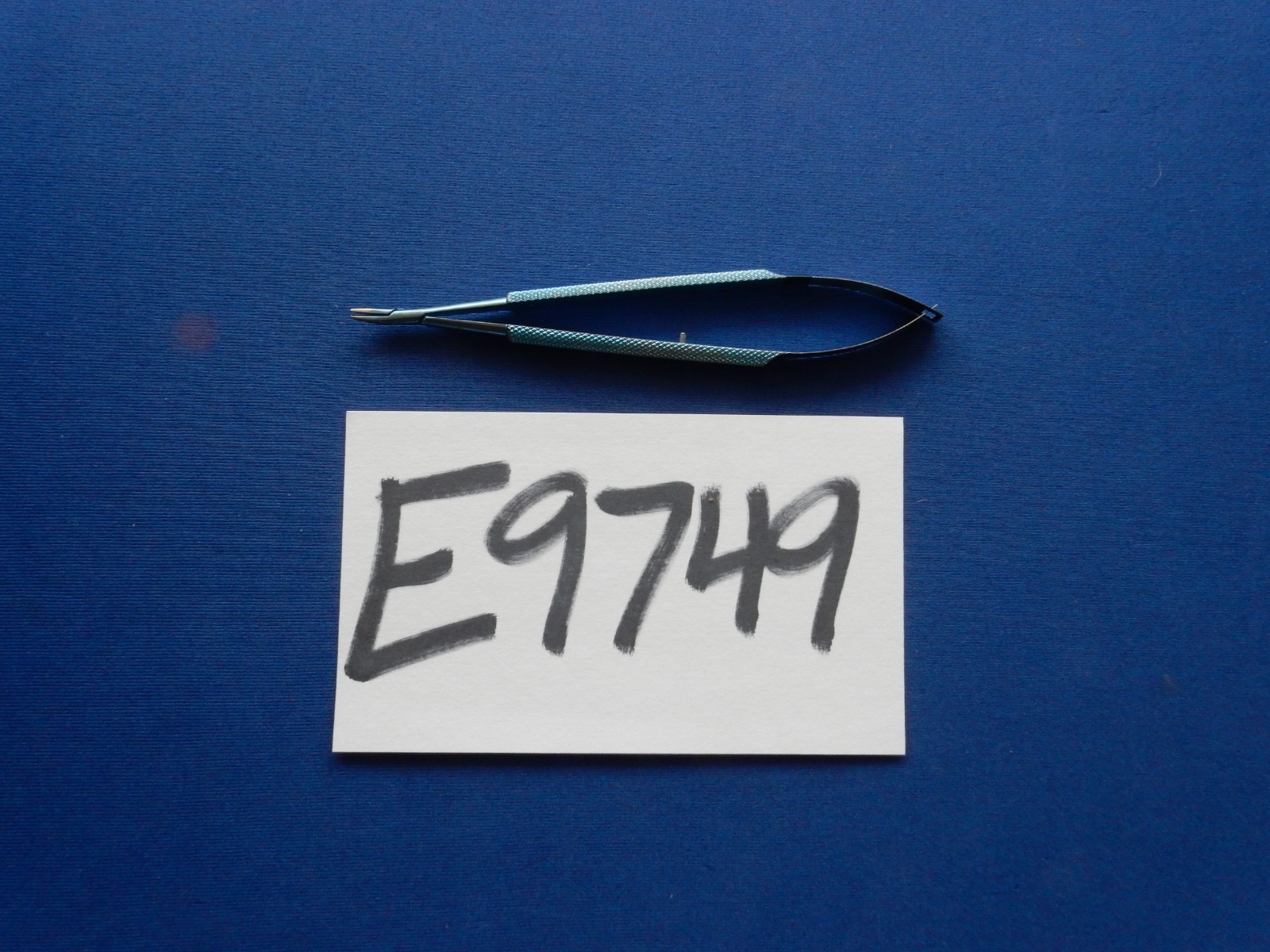 Storz 33-203 Ophthalmic 5-1/4in Titanium Needleholder
