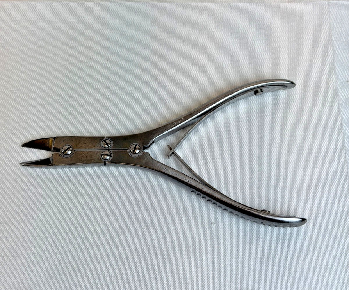 V. Mueller OS4723-001 Bone Cutting Forceps Kleinert-Kutz Straight double-action