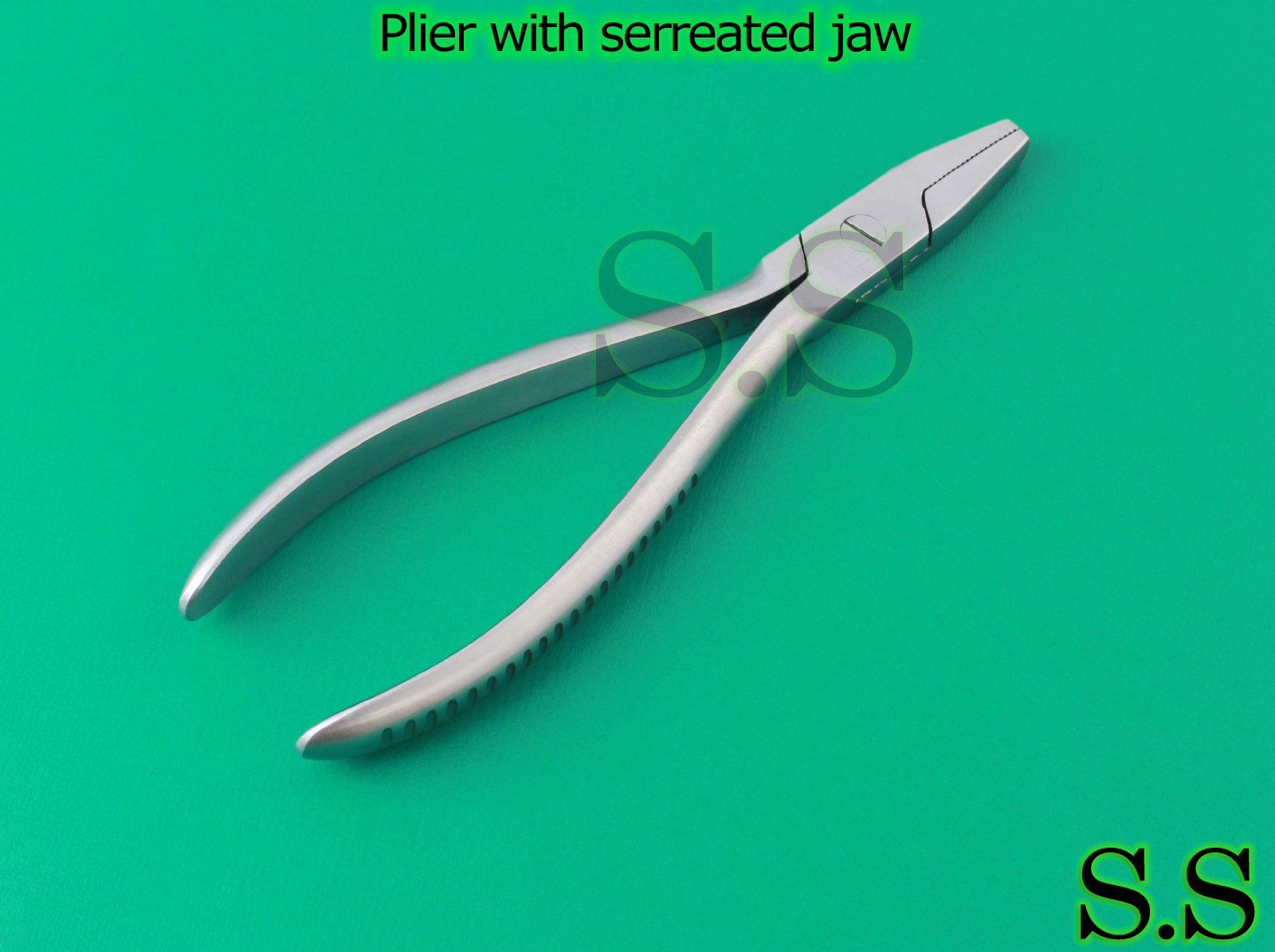 Plier with serreated jaw Orthopedic instruments