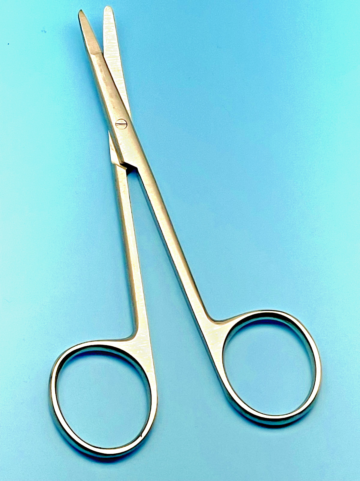 Norralco Blepharoplasty Scissor, 4.5″, Curved Blades, Flat Tips,1 Serrated Blade