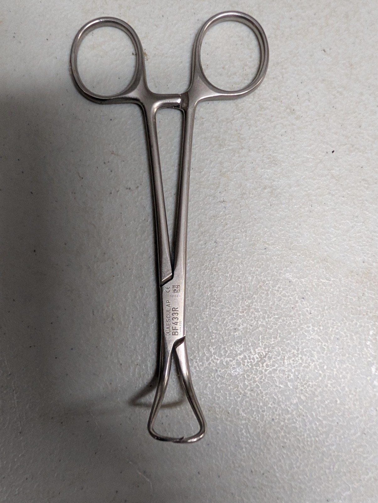 Aesculap BF433R Backhaus Towel Clamp 5¼” Curved Angled Stainless Steel