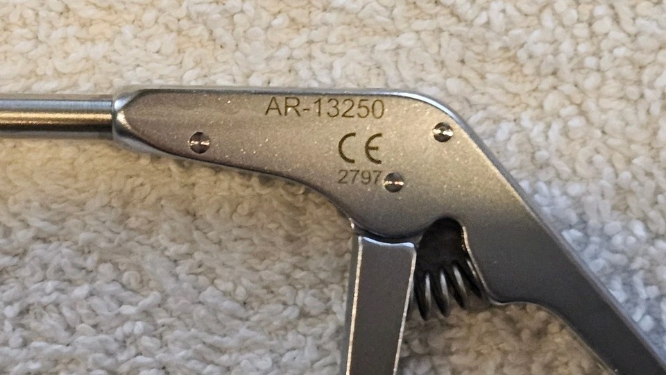 Arthrex AR-13250 Open Ended Front Notch Suture Cutter – 2.5–5.5mm, 6.25″