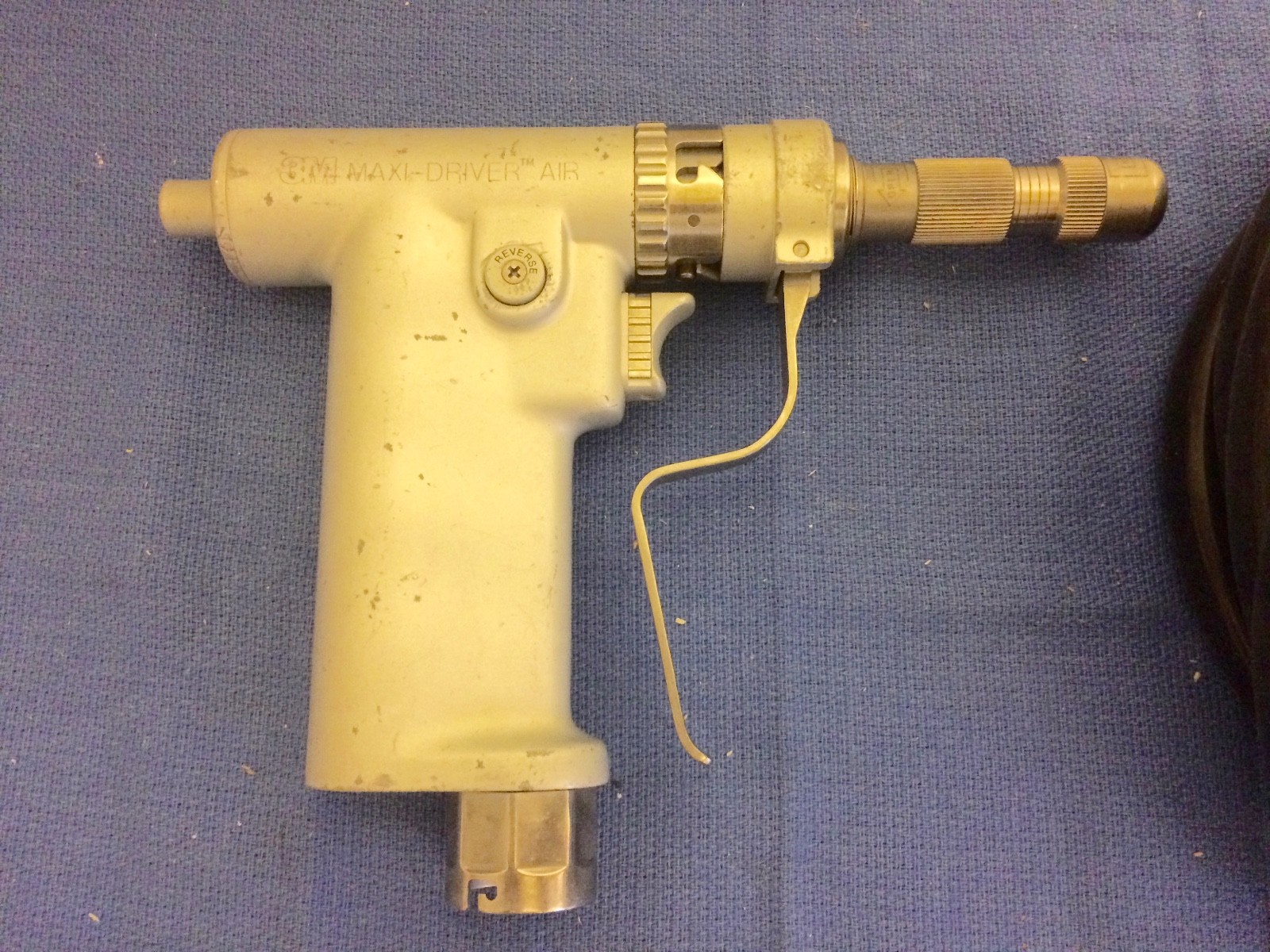 3M Maxi-Driver Air with L-111 wire driver attachment, air hose. Untested