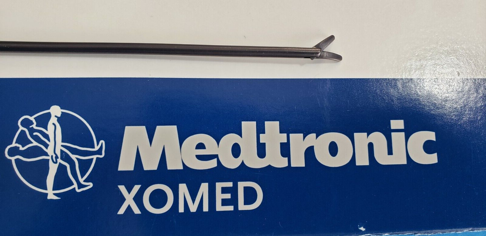 Medtronic 9560568 XOMED Micro Surgical Scissors Up Curved Single Action