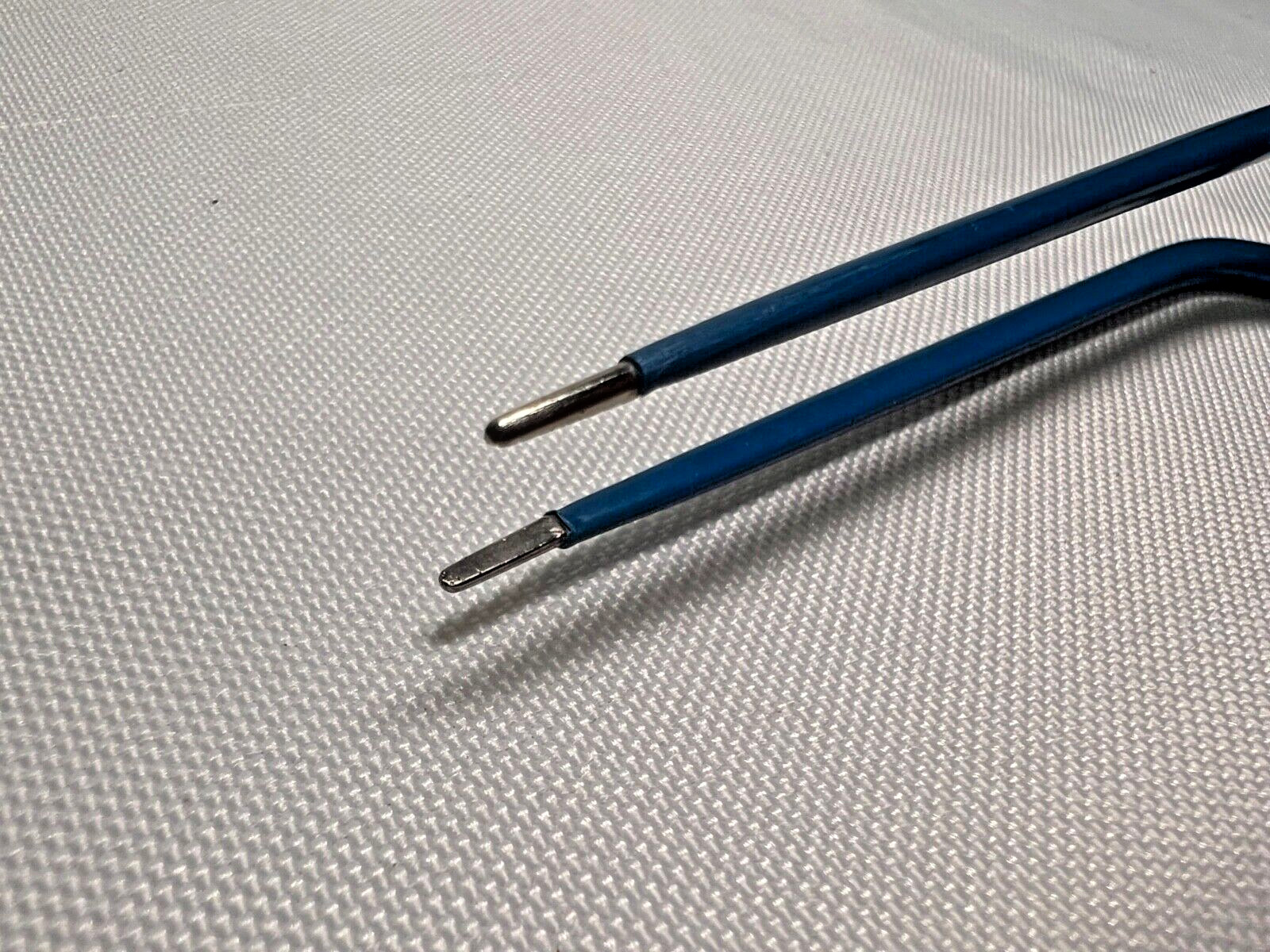 Codman 80-2994 Titanium Bayonet Bipolar Forceps 1.5mm Tip X 8-3/4″ Length