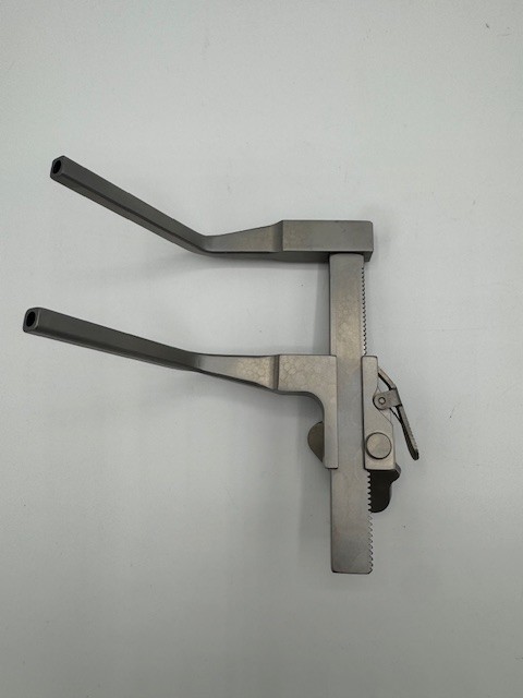 V. Mueller Shadow Line Spinal Distractor, Right 100mm S-0087