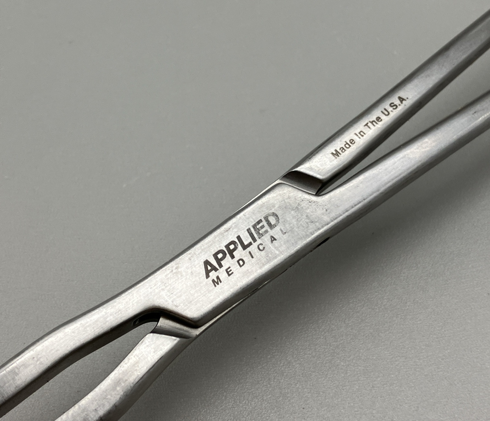 Applied Medical A-Trac C5103 Med-0 Surgical Clamp 11.75”