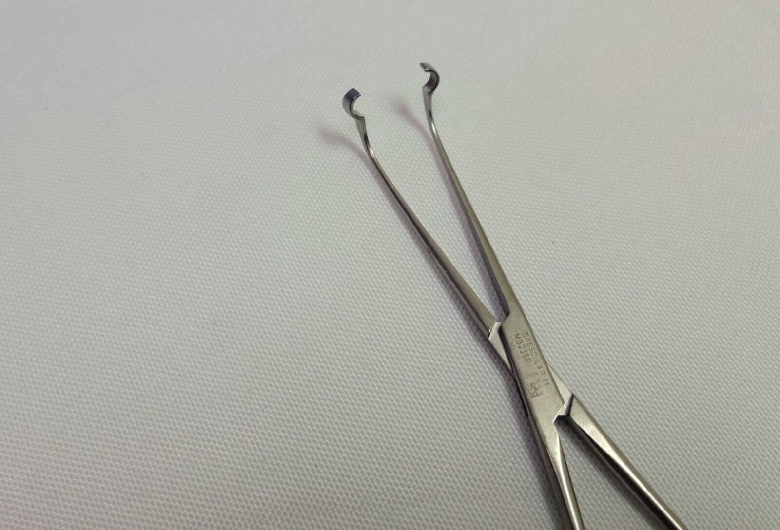 Aesculap MB238R Surgical 6 5/8″ Vascular Artery Bypass Shunt Clamp 4mm Ring