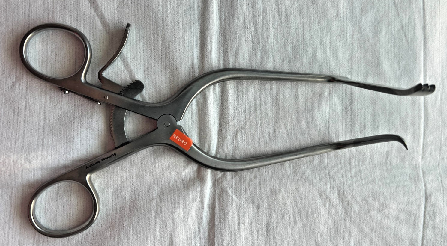 Boss Surgical 73-1135 Williams 70 x 10mm Left Hook x Right Blade Retractor 7″