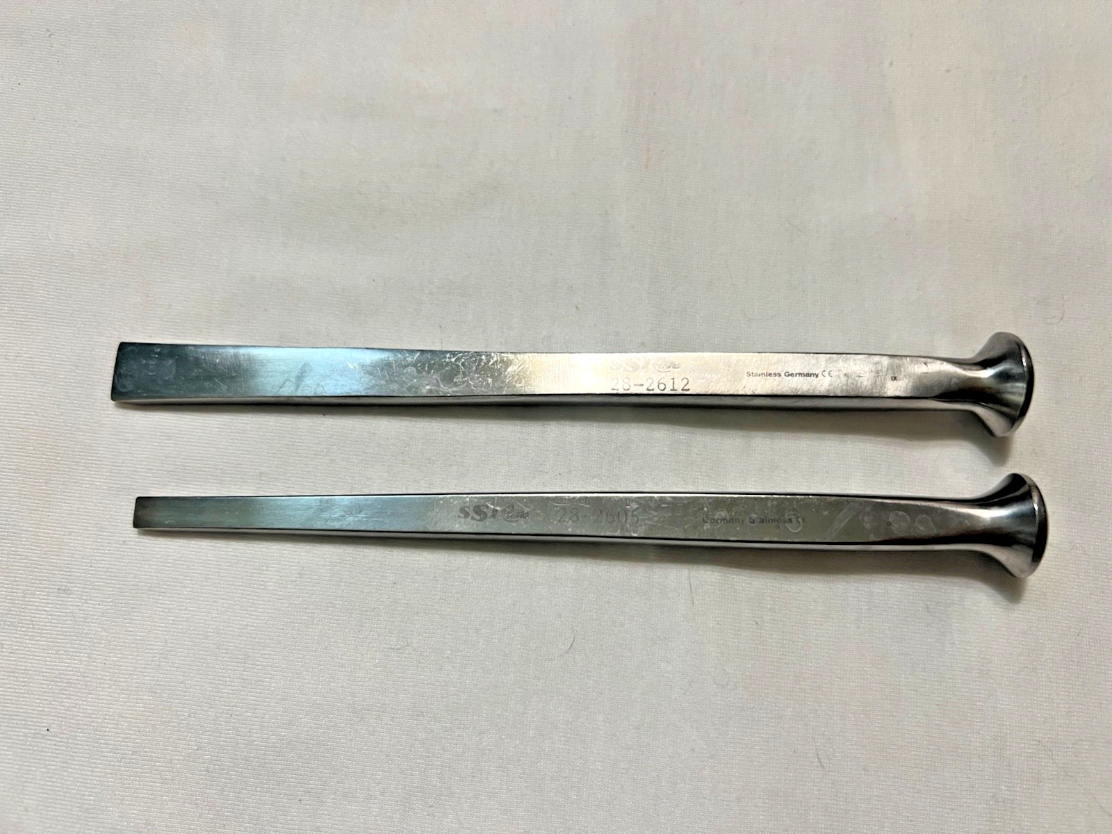 Set Of 2 SSI Ultra 28-2606 6mm & 28-2612 12mm Alexander Bone Chisels