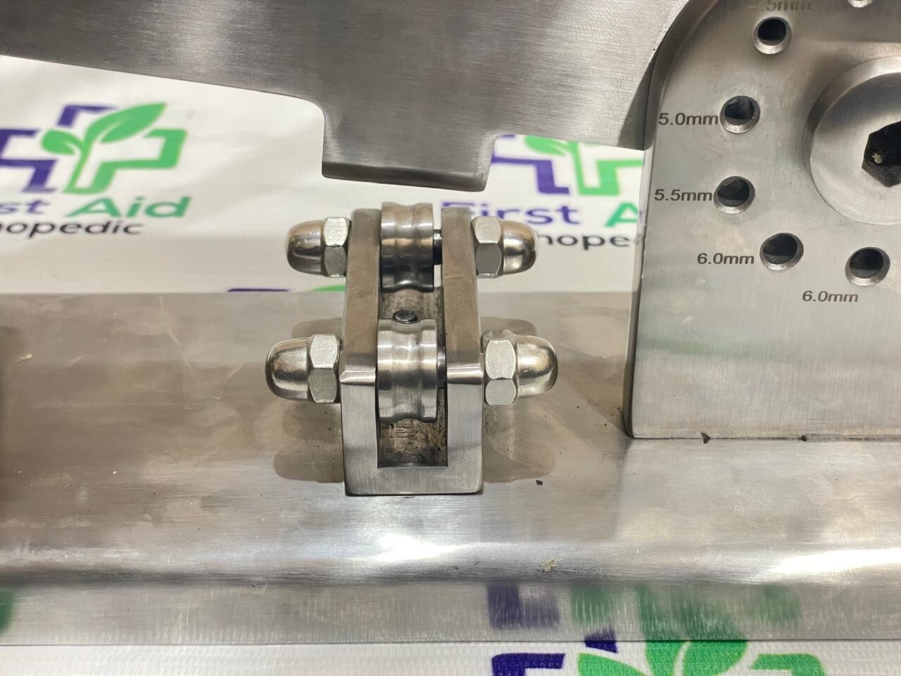 Table top wire, rod and pin cutter and bender 2.5 to 6.5 high grade instrument.