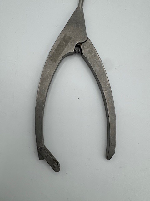 Arthrex Cutter Open Ended, Left Notch, Wishbone Handle AR-16794LW