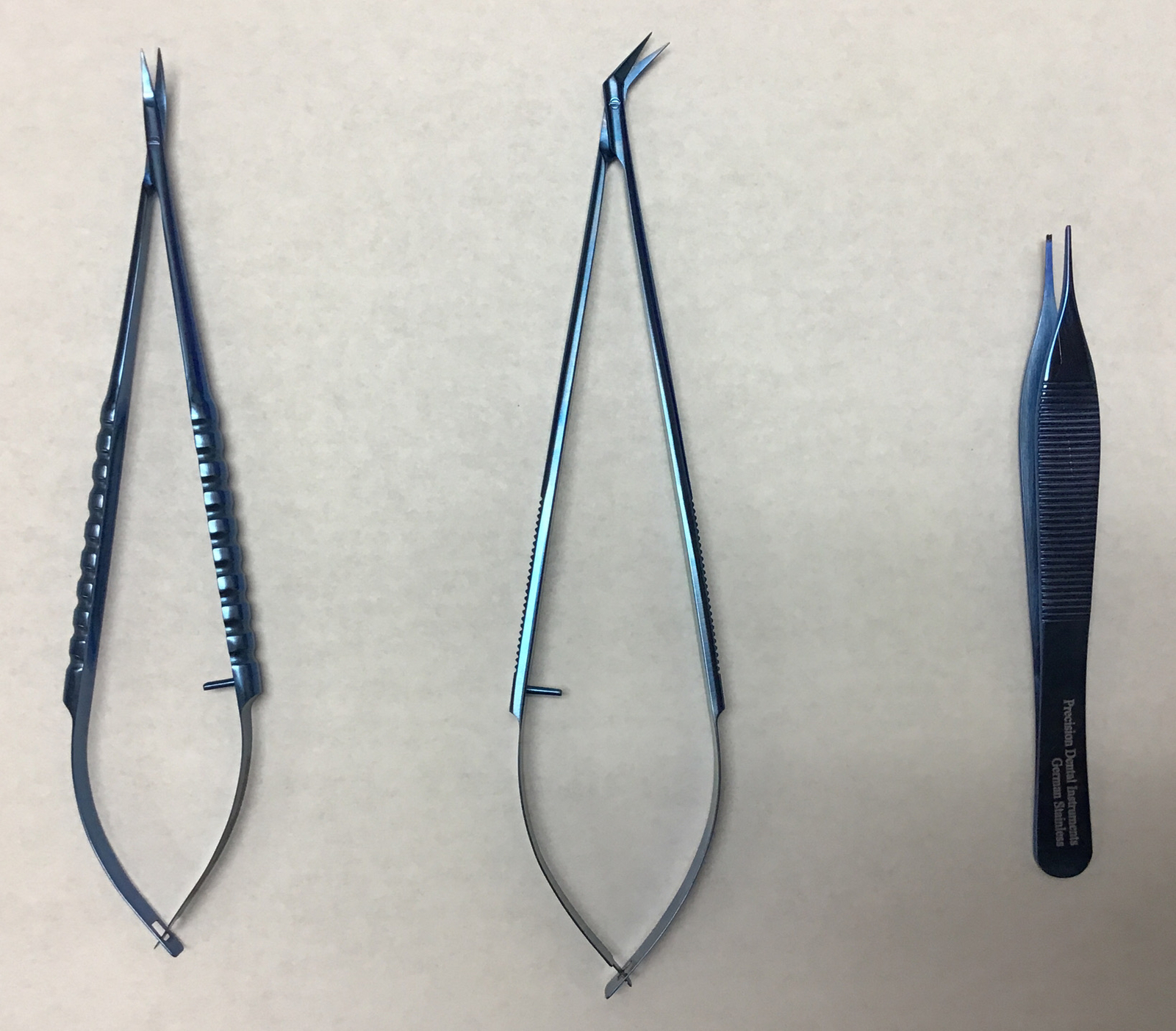 MAKE ME AN OFFER! Surgical Instruments, Tissue Forceps And 2 Scissors. New