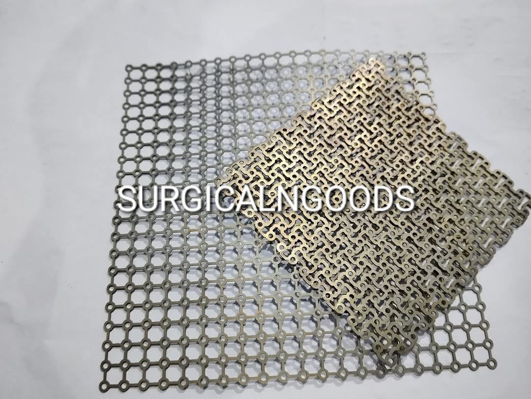 Craniofacial Titanium Mesh Skull Plate 150×150 3pc Cranioplasty with Screws 20pc