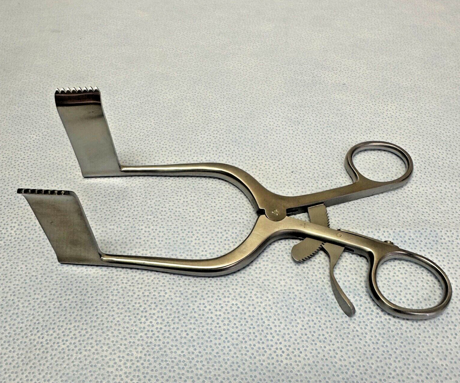 Codman SP00052-23 Symmetry Special Surgical Meyerding Retractor 55mmX20mm Blades
