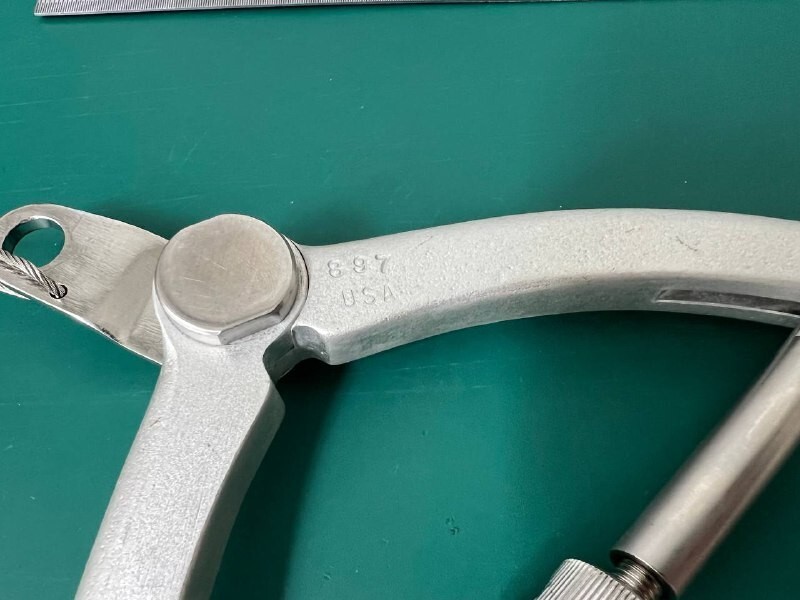 Skull Traction Tongs for Vertebrae Treatment, LARGE
