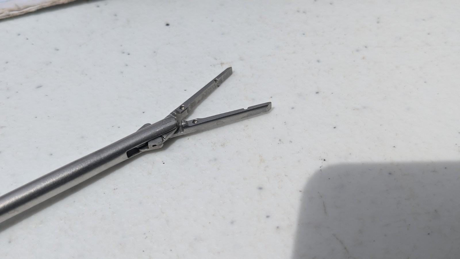 Applied Medical C5207 Laproscopic rotating forceps tool
