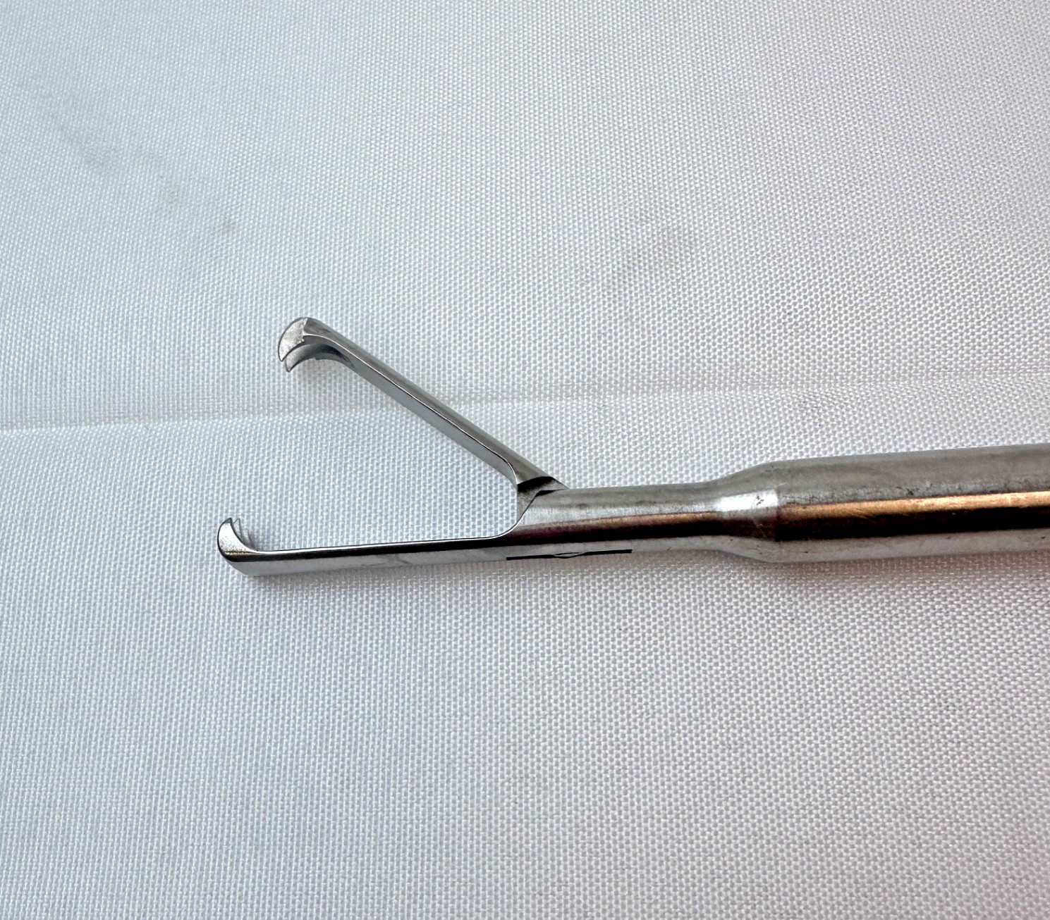 Boss Surgical 38-1415 Laparoscopic Claw Forceps 35cm 10mm Spring Loaded 2×3
