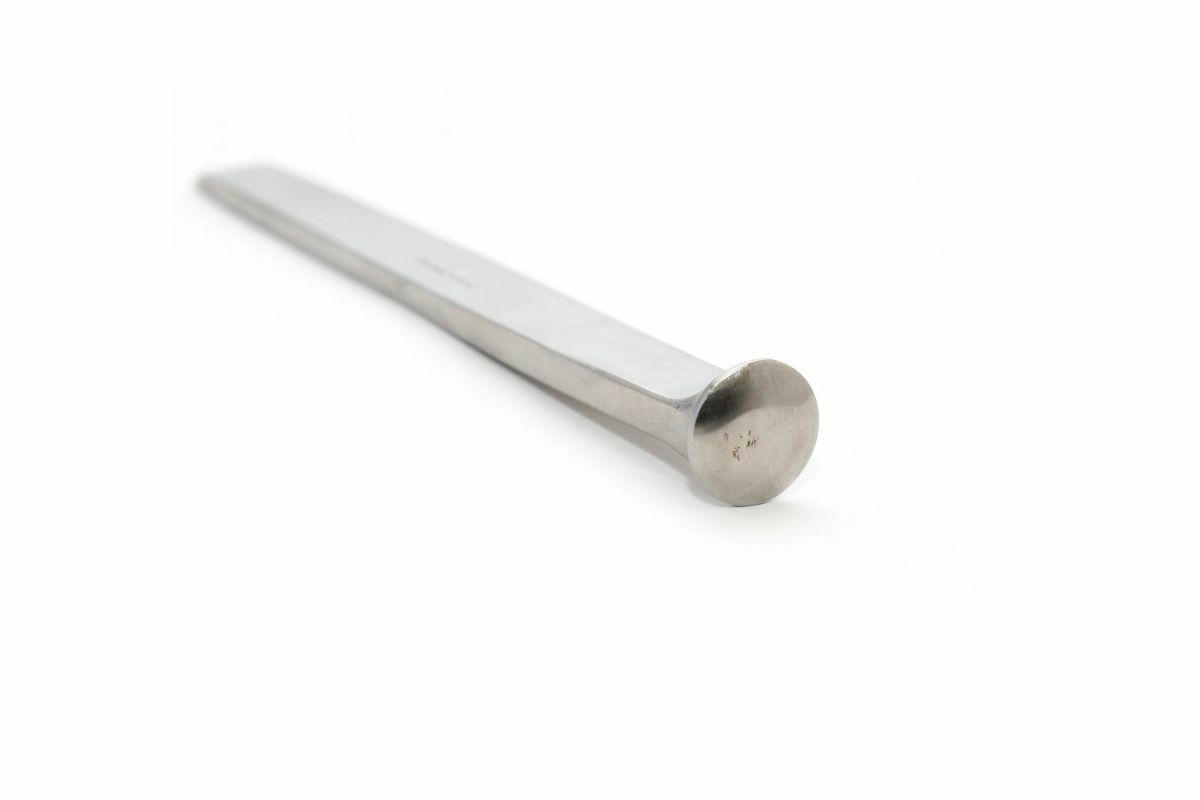 66-1833 US Army Pattern Chisel 16.5cm x 12mm wide. Veterinary grade NEW