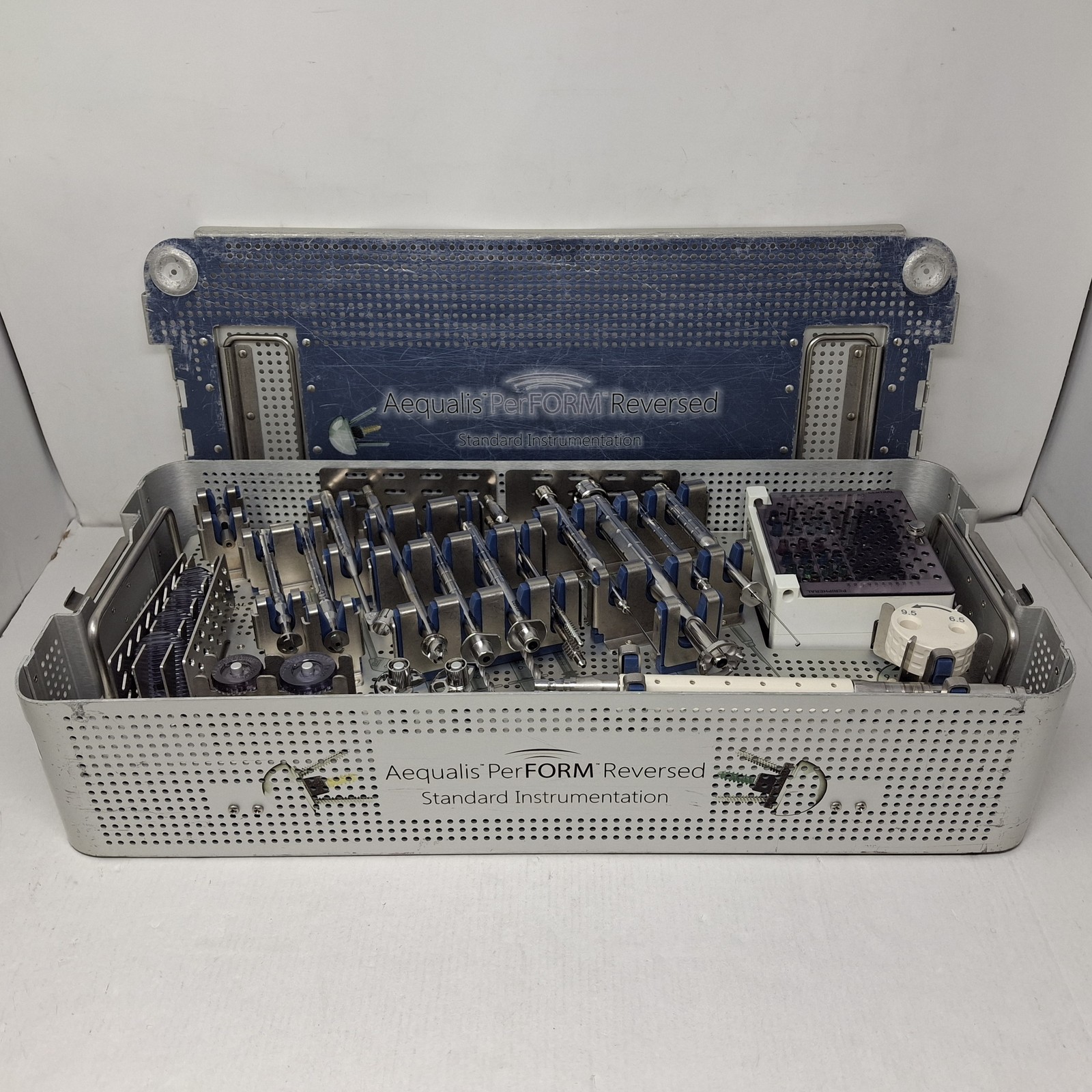 Wright Surgical Aequalis PerFORM Reversed Standard Instrumentation Set