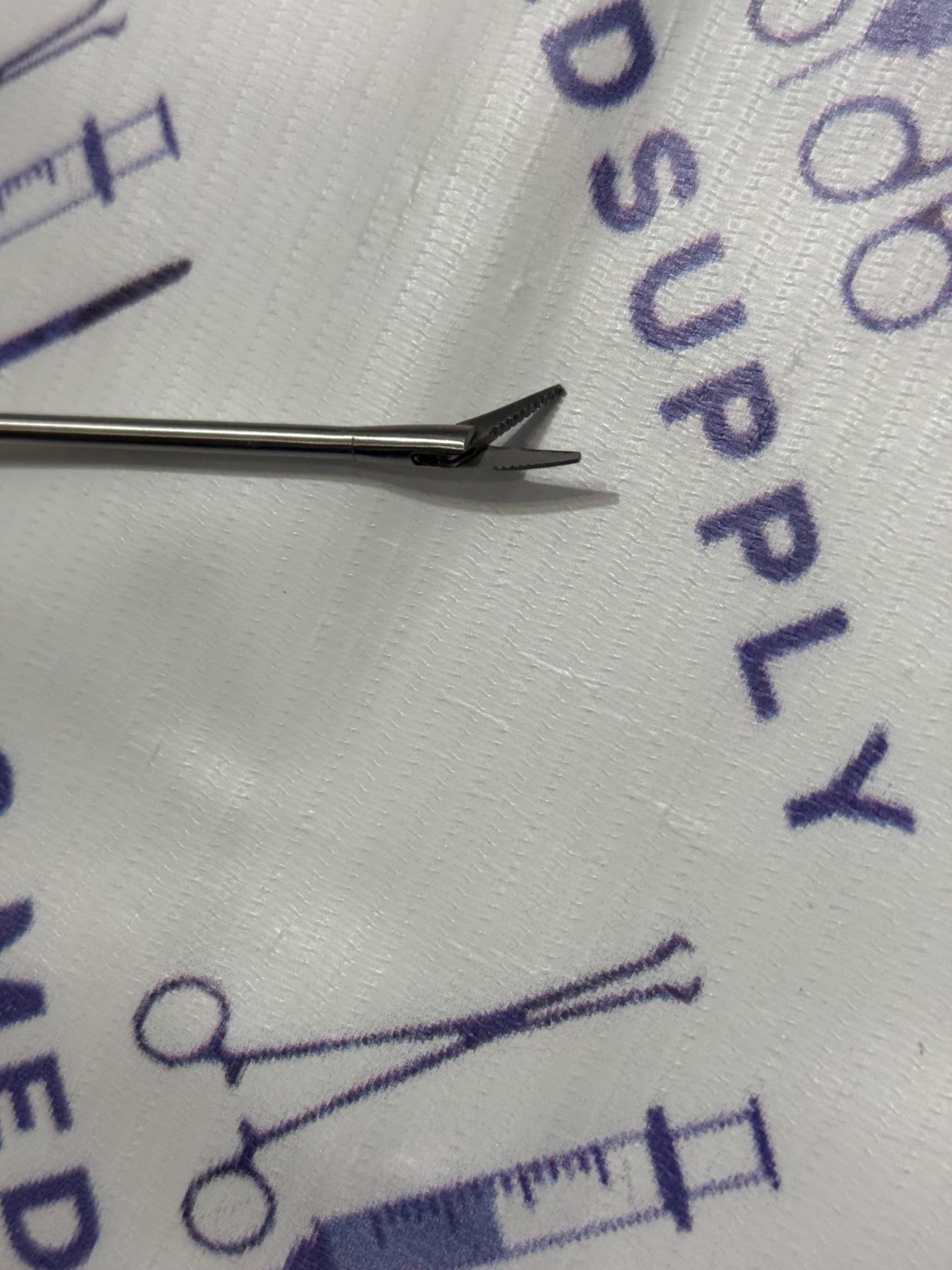 Arthrex Serrated Tooth Scissors Straight Tip 3.4mm 6.5″ REF: AR-12140