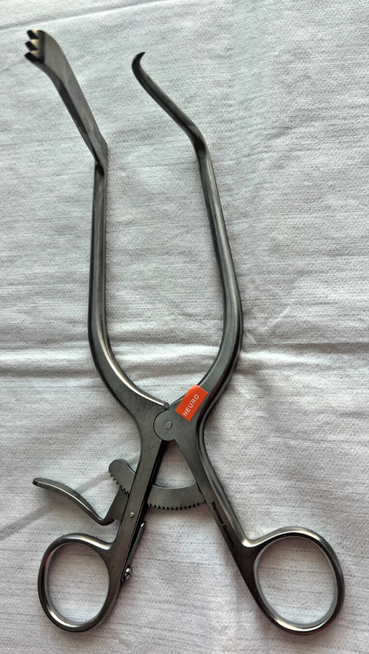Boss 73-1136 Williams Micro Disc Retractor, self Retractor,7″,70x10mm Right hook